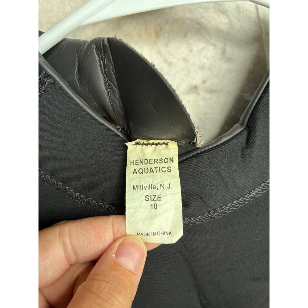Henderson Aquatics 3mm Aquasilk Shorty Wetsuit Black Purple Womens Size 10